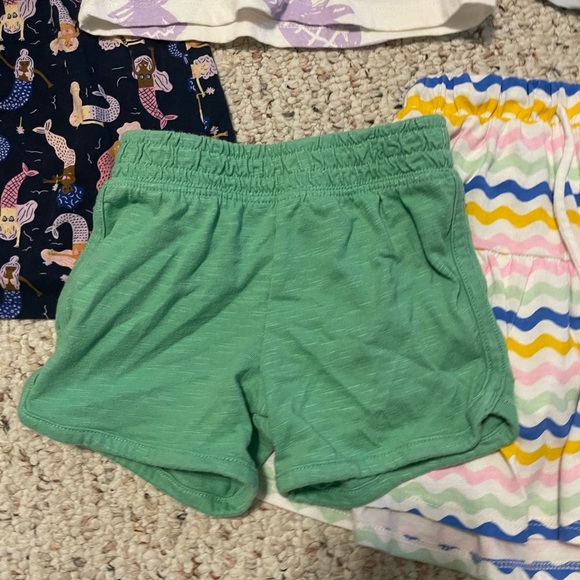 Toddler Clothes Bundle 2T- 14 items - Picture 9 of 11